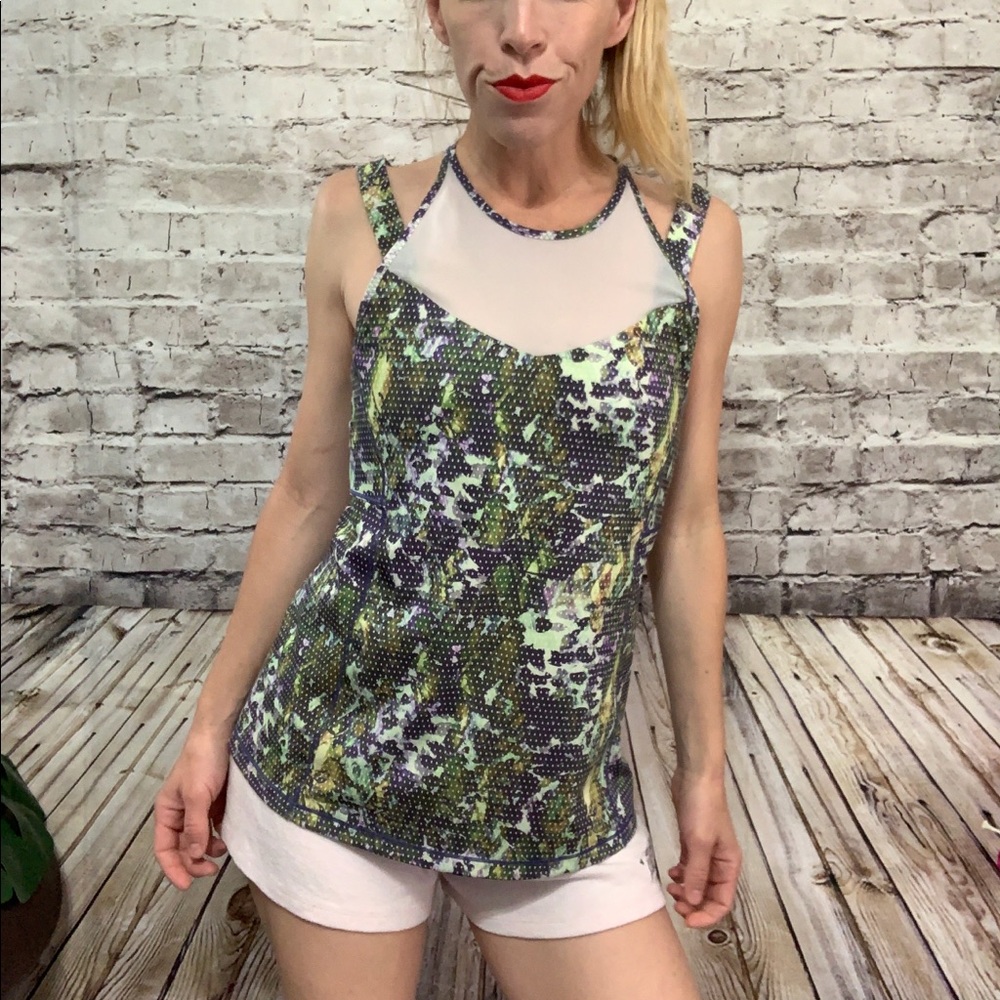 ‼️LULULEMON Falling LEAFS Top Size 8‼️